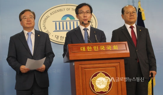 (사진: 글로벌뉴스통신 이도연기자) (왼쪽부터) 자유한국당 강효상, 김영우, 이종명 국회의원
